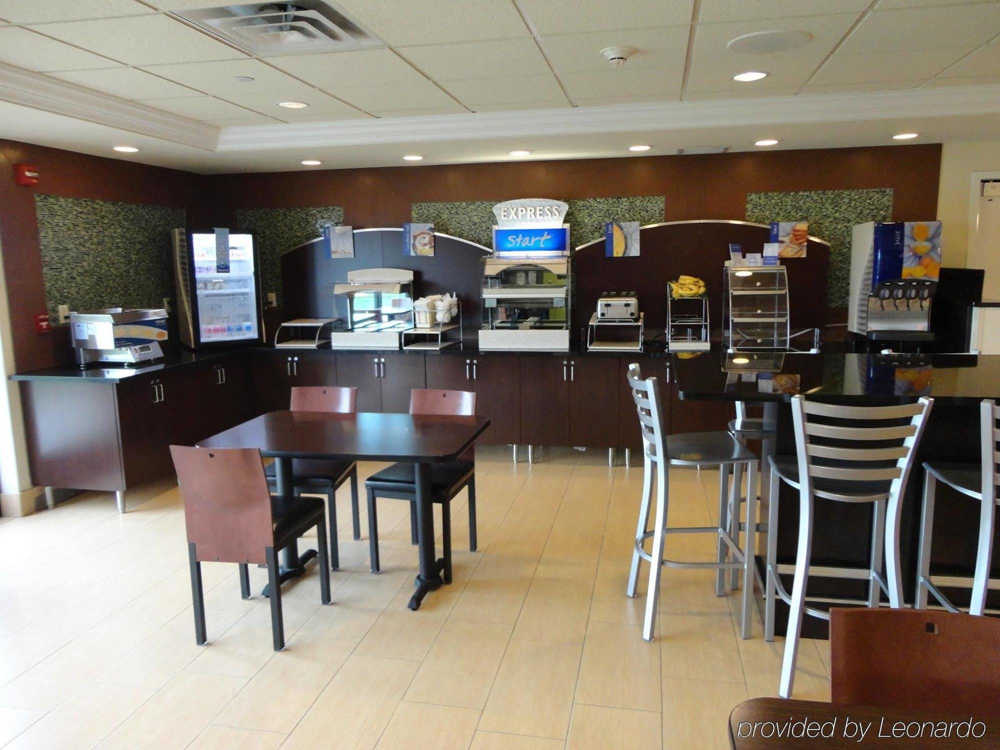 Holiday Inn Express Hotel & Suites Rogers By Ihg Exterior foto